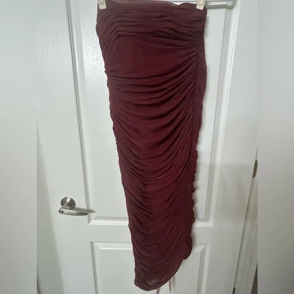 House of CB Sasha Ruched Gown Burgundy L NWT - Picture 5 of 8